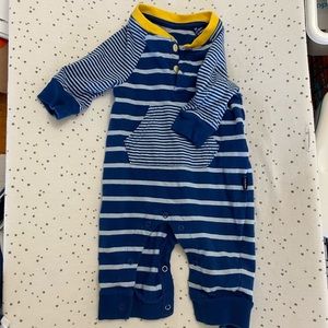 Gap onesie 0-3 M